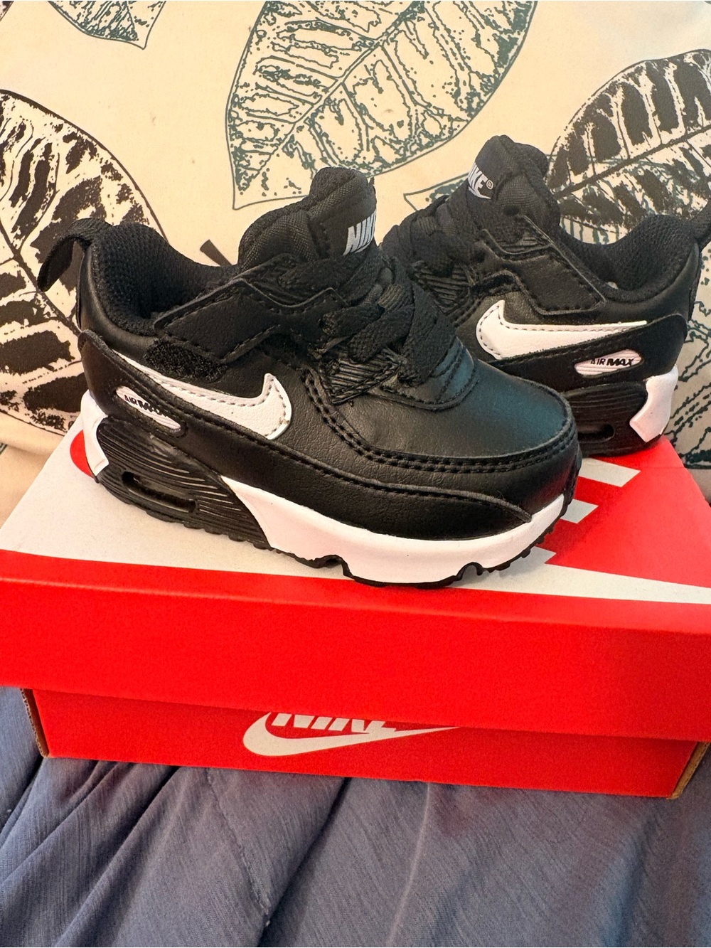 Nike Kids' Black & White Air Max Trainer Shoes 4C 
Does not come with box